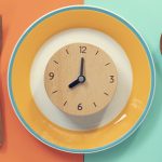 Ask the nutritionist: “How do you eat a healthy dinner when you have night classes?” clock on a dinner plate setting | healthy dinner meal prep